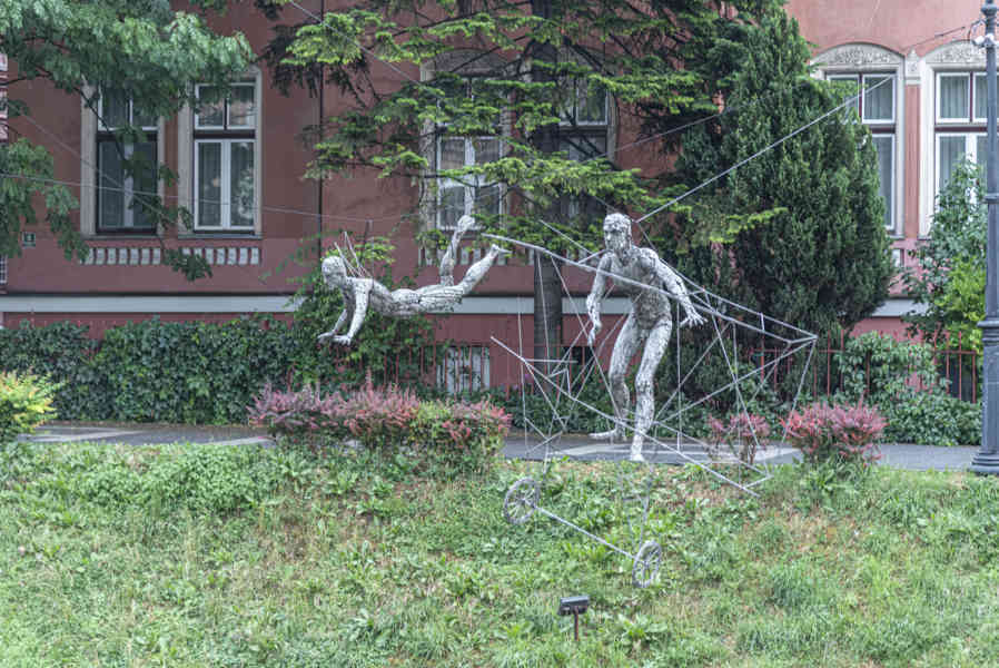 Bosnia y Herzegovina - Sarajevo 76 - esculturas Los Equilibristas Sobre el Río